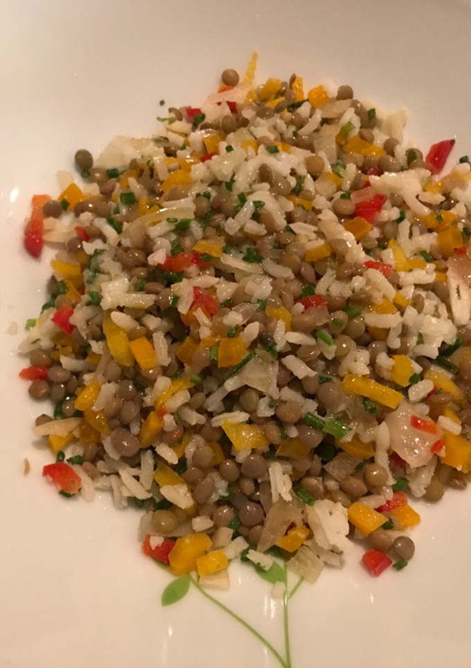 Una foto de Ensalada de lentejas con arroz