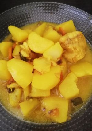 Una foto de Papas guisadas con merluza