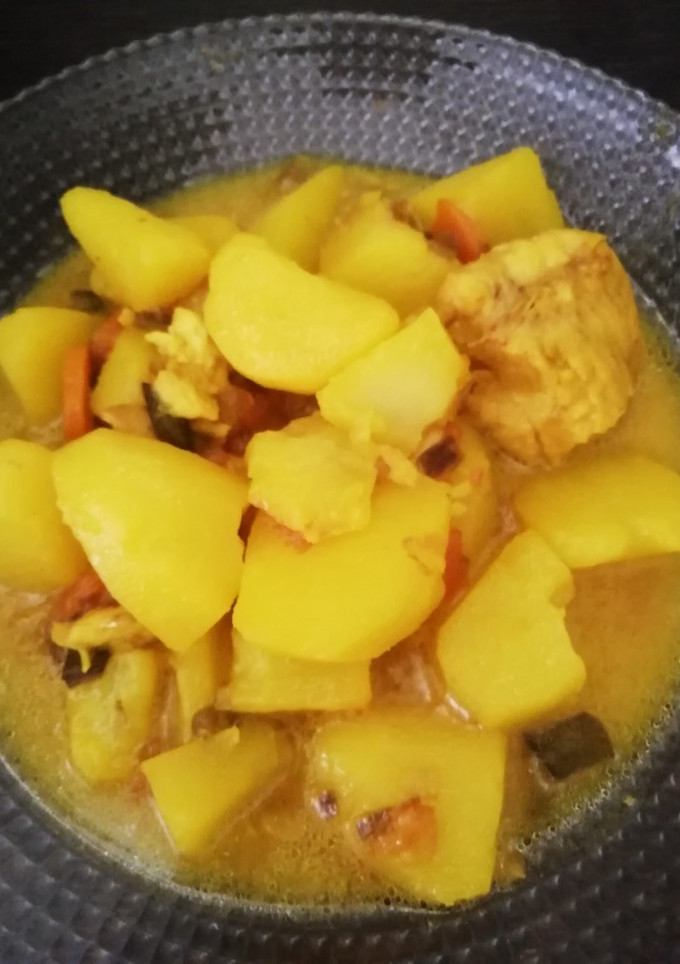 Una foto de Papas guisadas con merluza