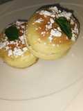 Scones de naranja con mermelada de uva
