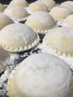 Una foto de Sorrentinos de ricota, jamón, muzzarella y queso pategras