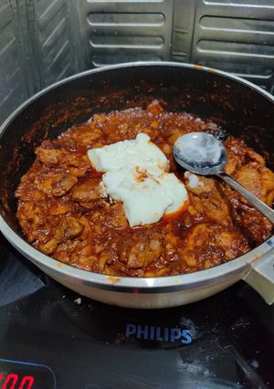 A picture of Chicken Pörkölt (Hungarian paprika stew).