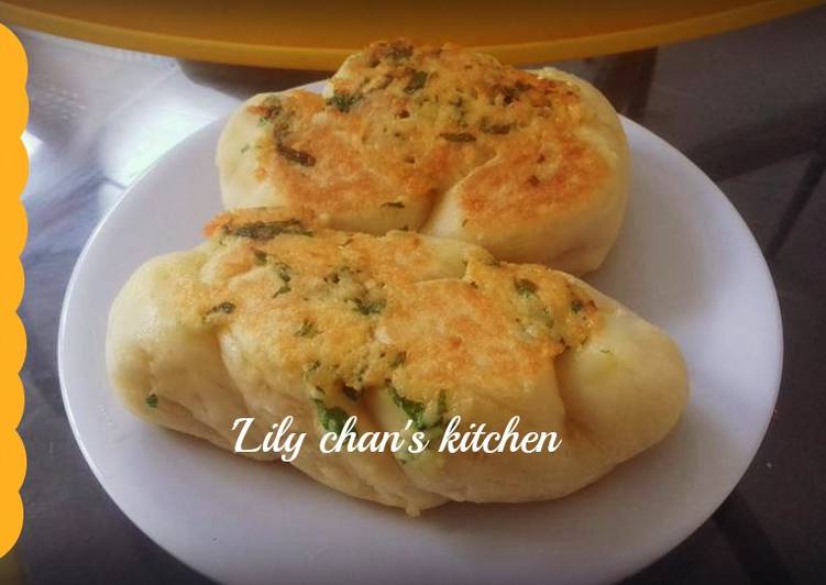 Resep ROTI BAWANG TEFLON tanpa ulen ala LC oleh 'Lily Chan's kitchen - Cookpad