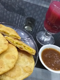 A picture of Aloo kachori.