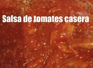 Una foto de Salsa de tomates casera a mi manera😊🍅