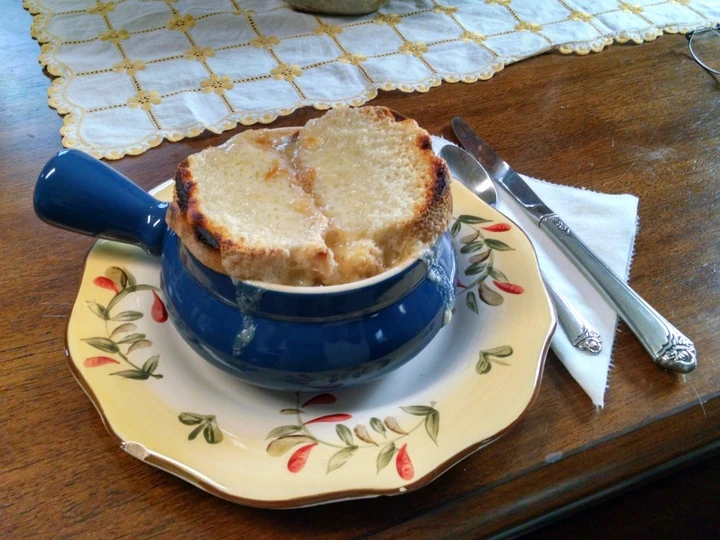 Easy Steps Make|Recipe} French Onion &amp;amp; Beef Soup the Drool