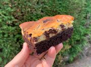 Una foto di cheesecake al caffè