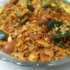 A picture of Khakhara chivda (in microwave).