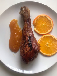 Una foto de Muslo de pavo al horno con salsa de naranja