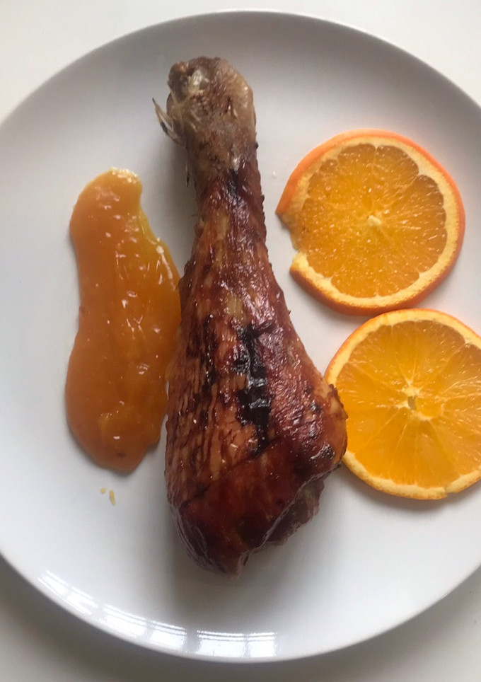 Una foto de Muslo de pavo al horno con salsa de naranja