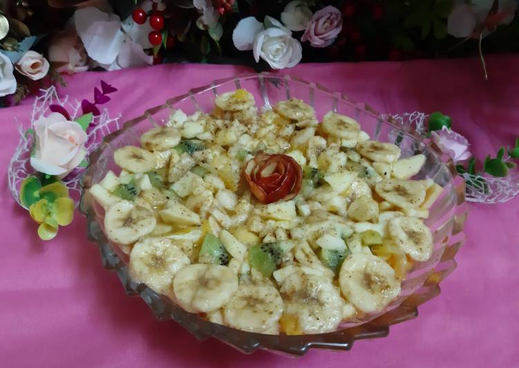 Recipe of Favorite Fruits Chaat.😋😋😋