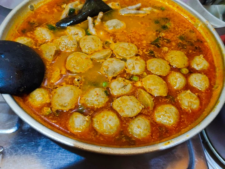 Cara Mudah Menyiapkan Resep Ceker baso kuah pedas jos yang Lezat Anti Ribet, Lezat