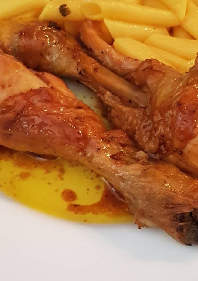 Una foto de Muslos de pollo fritos con vino y limón