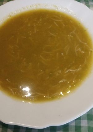Una foto de Sopa de verdura con fideos