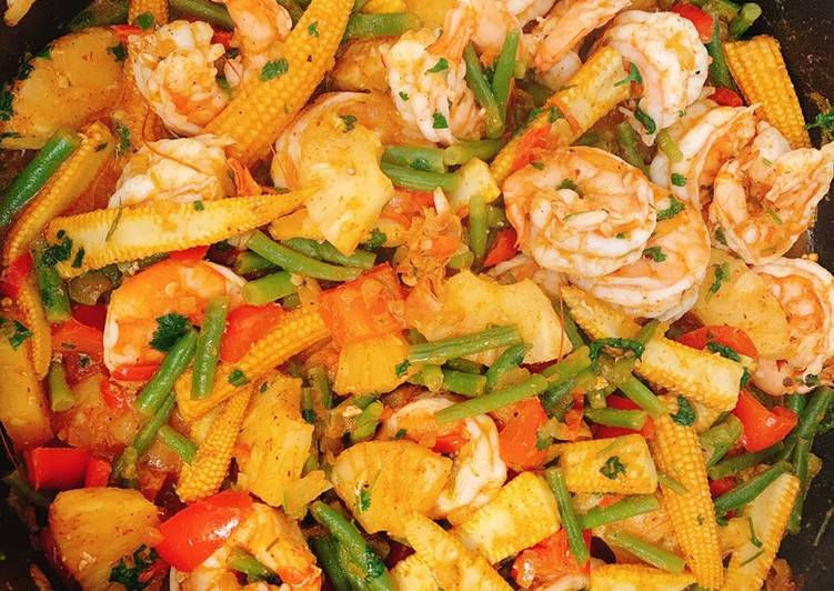 How to Prepare Recipe of Chilli Prawn and Pineapple