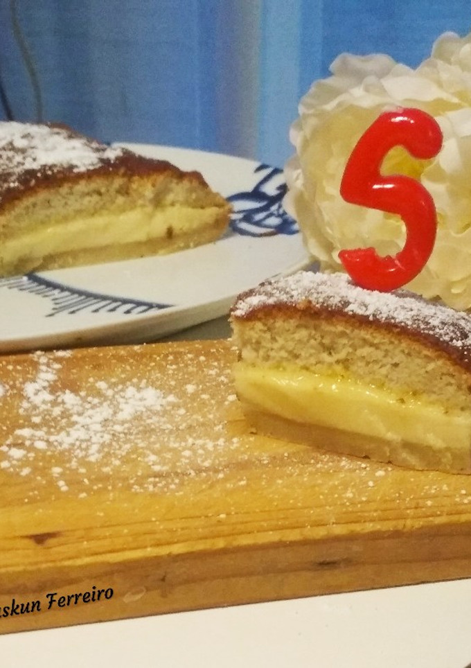 Una foto de Pastel mágico de arroz con leche y canela
