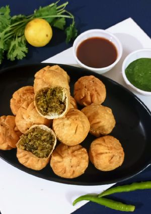 A picture of Lilva kachori.