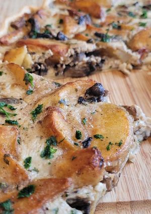 Une photo de Quiche forestière aux champignons, potatoes et mozzarella