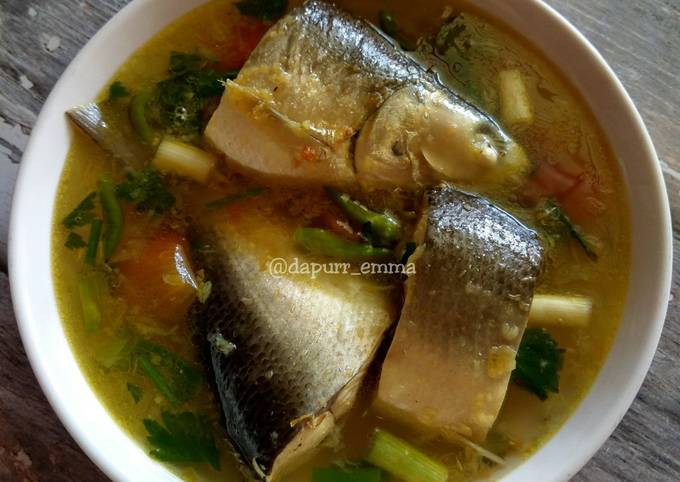 Langkah Mudah untuk mengolah Sop ikan bandeng bumbu kuning yang Sempurna