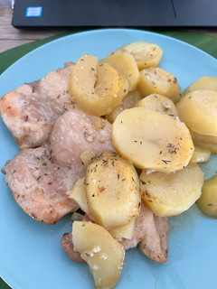 Una foto de Pollo “prehistórico” al horno con cerveza