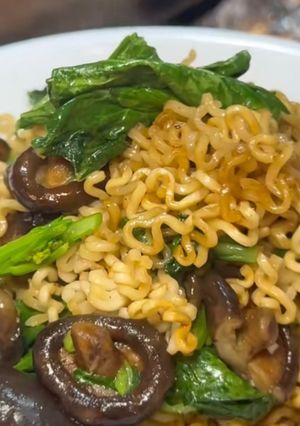 Hình của món Mì Xào Nấm Cải Ngọt Chay.