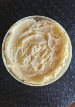 A picture of Roasted garlic butter.