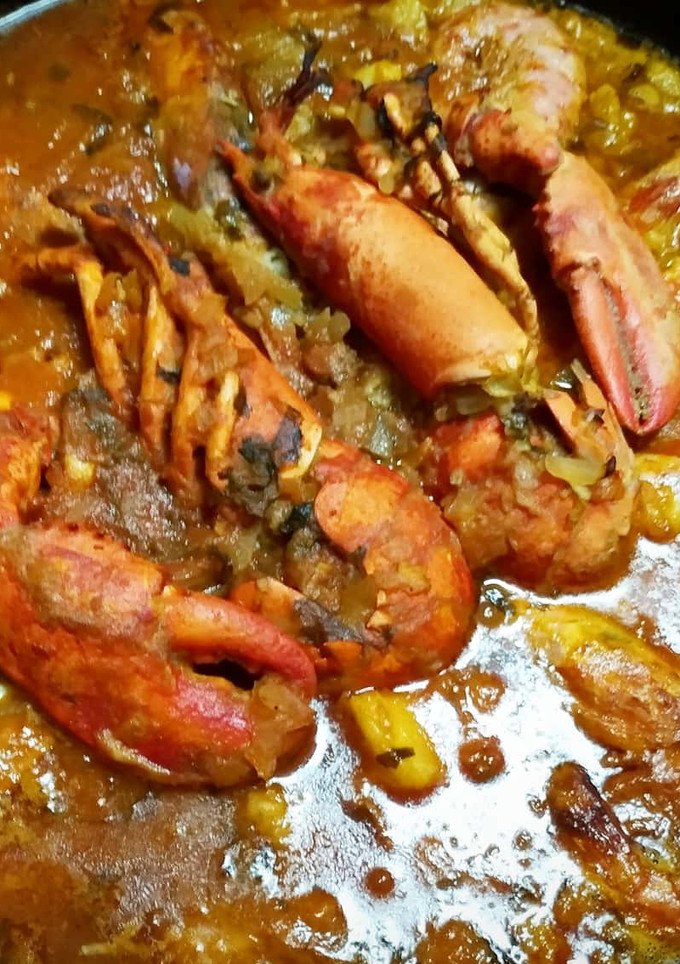 Una foto de Caldereta de pescado y marisco 🦐🦞🐟