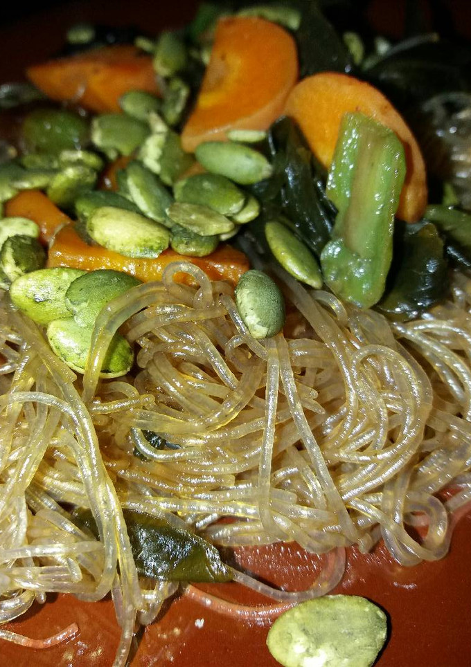 Una foto de Fideos de arroz con algas