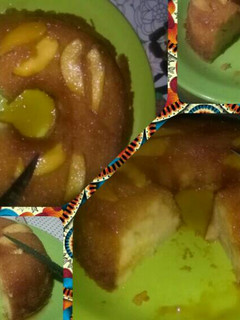 Una foto de Budín de manzana rico y fáci