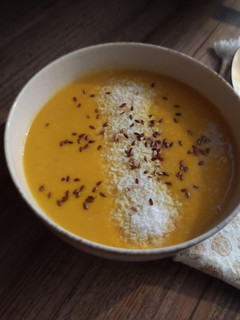 Una foto de Crema Thai de Calabaza // Thai Pumpkin Soup 🍲🎃