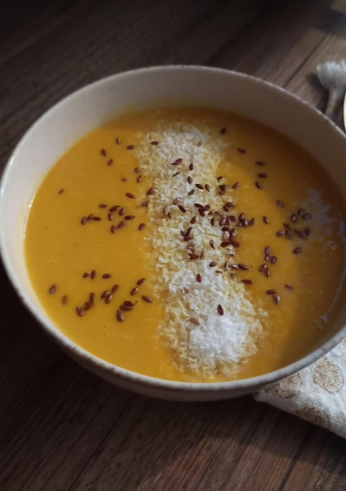 Una foto de Crema Thai de Calabaza // Thai Pumpkin Soup 🍲🎃