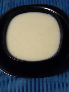 Una foto de Crema de puerros y manzana