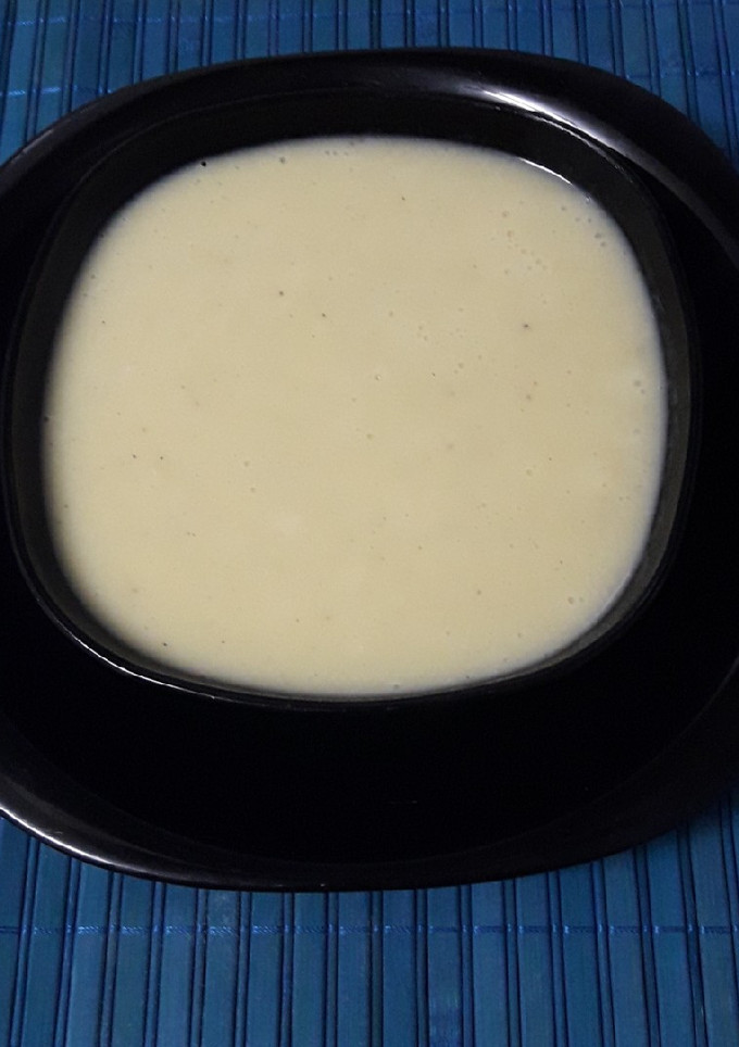 Una foto de Crema de puerros y manzana