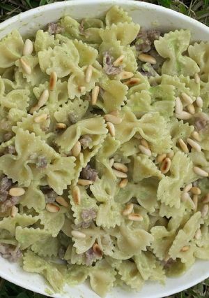 Foto di Farfalle con Pesto di Zucchine e Salsiccia