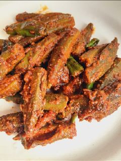 भरवा भिंडी (Bharwa bhindi recipe in Hindi) रेसिपी मुख्य फोटो