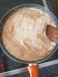 Una foto de Receta pechugas de pollo con salsa de queso