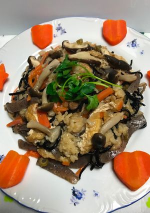 Una foto de Japanese arroz, hongos, vegetales!