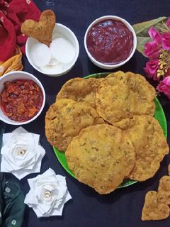 આલુ પૂરી (Aloo Puri Recipe in Gujarati) રેસીપી મુખ્ય ફોટો