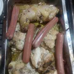 Una foto de Pollito Al Horno Con Ensalada Rusa (Súper Fácil)