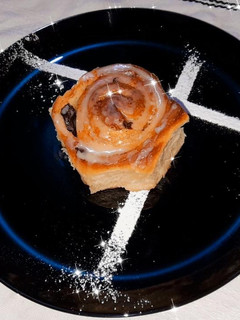 Una foto de Roles de canela y queso crema