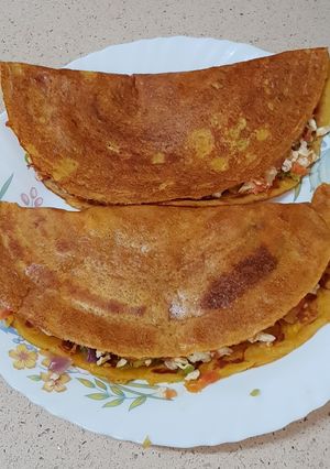 A picture of Besan stuffed chilla.