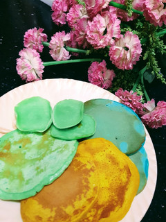 A picture of 3 Colors "Pancakes".