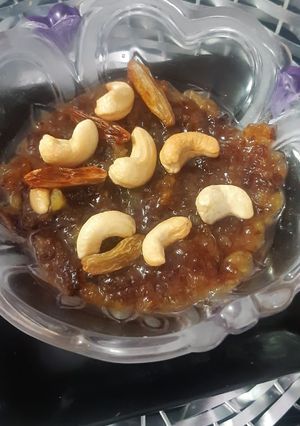 A picture of Nendrum banana noruku (banana halwa).
