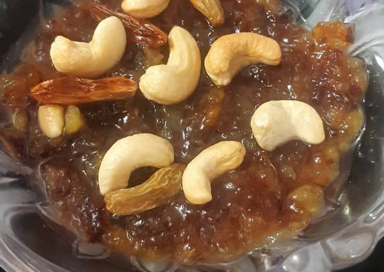 Nendrum banana noruku (banana halwa)