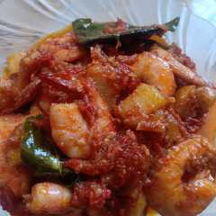 A picture of Udang kentang balado.