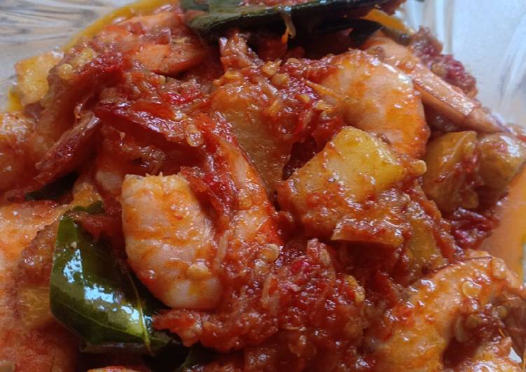 Bagaimana Menyiapkan Udang kentang balado Anti Gagal