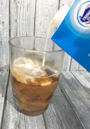 Foto resep Eskosu anak kos ala kofisyop (ice coffee vanila latte)