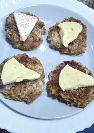 Une photo de Disquette de viande hachée aux camembert