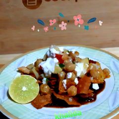 A picture of Sweet and sour manda patti papri chat.