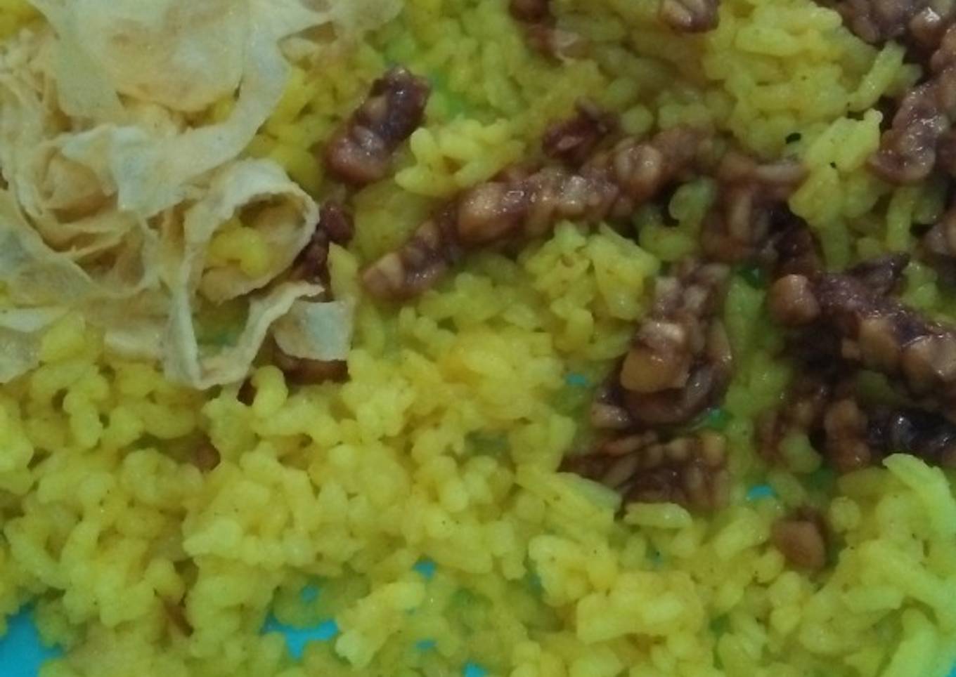 Nasi Kuning Bumbu Racik Ayam Goreng